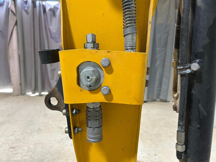 2022-jcb-35z-mini-excavator-image-8