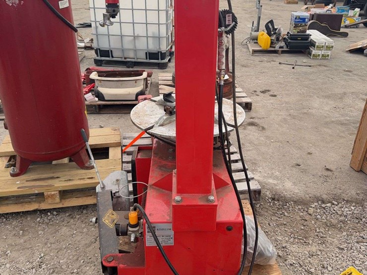 tc-350-semi-automatic-tire-changer-image-3