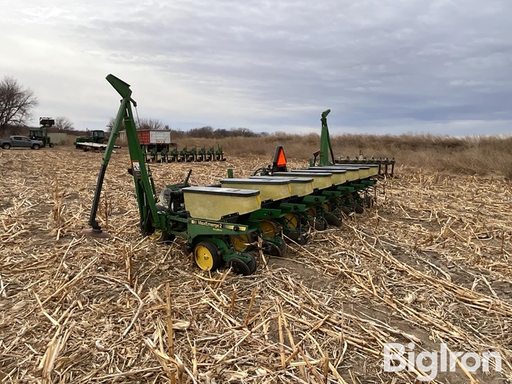 john-deere-7300-image-7