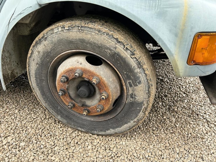 international-4700-lpx-service-body-truck-image-10