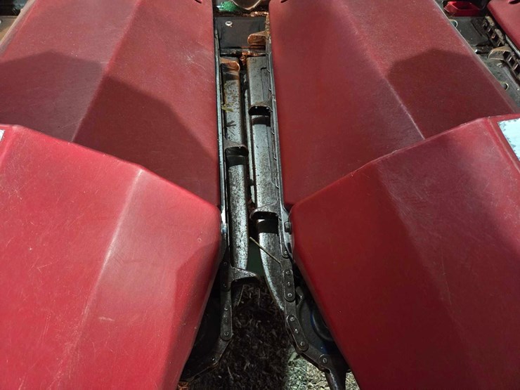 2008-drago-6-row-30"-corn-head-image-3