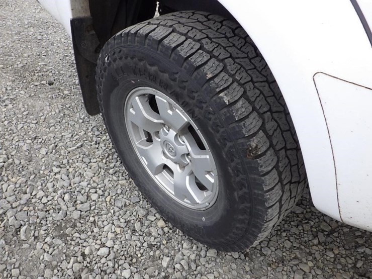 2013-toyota-tacoma-image-16