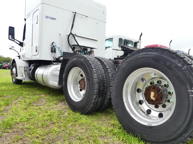 2018-peterbilt-579-image-7