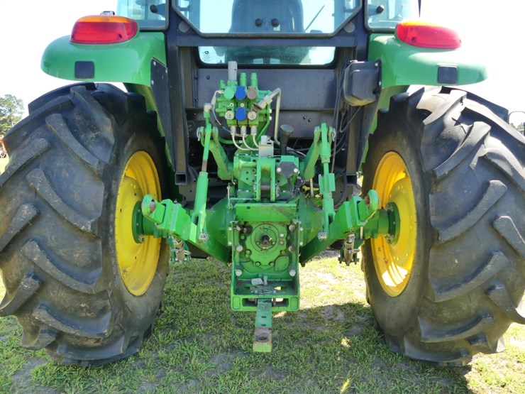 2022-john-deere-5100e-image-5