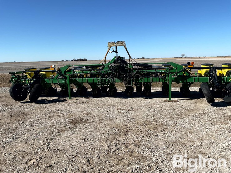 john-deere-7300-image-2