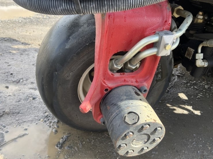 2014-toro-greensmaster-3320-triflex-traction-unit-image-18