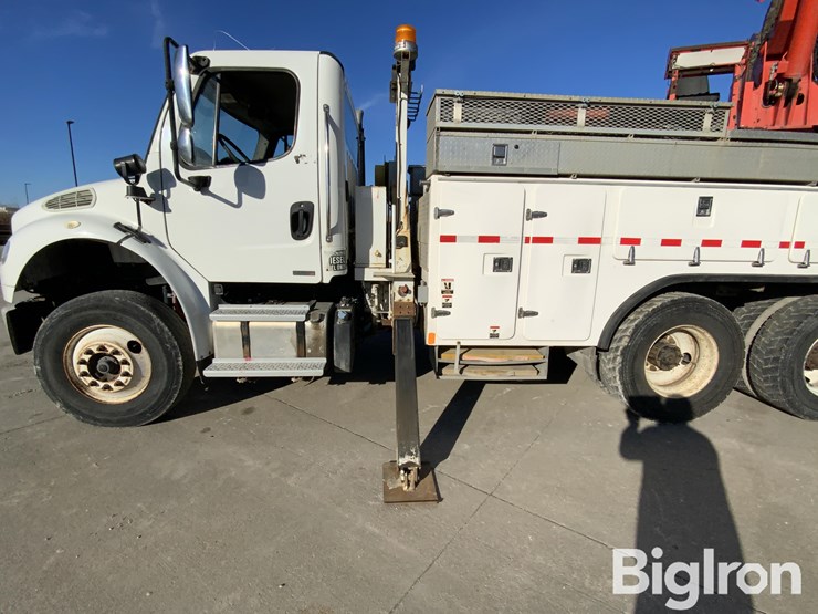 2012-freightliner-m2-106-image-15