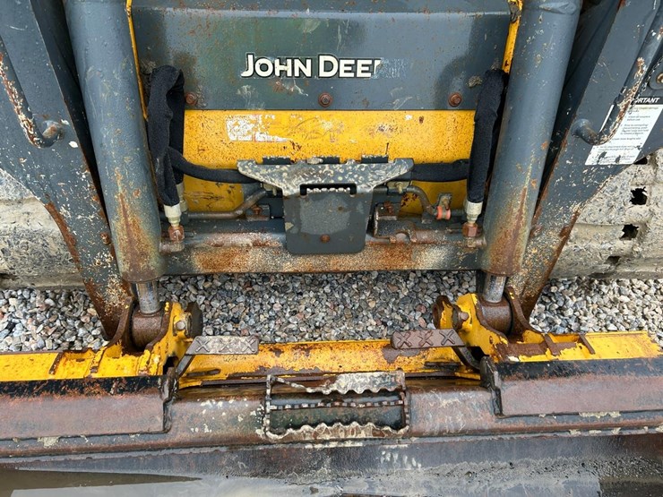 2019-deere-317g-image-10