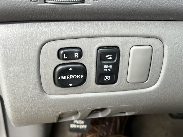 2008-toyota-sienna-le-image-22