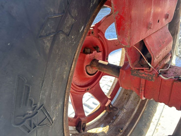 1974-farmall-666-gas-tractor-image-16