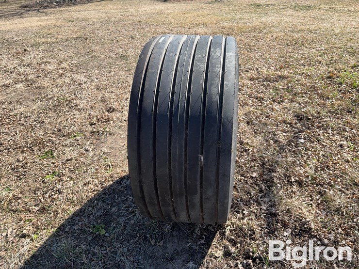 vermeer-baler-tire-and-rim-image-8