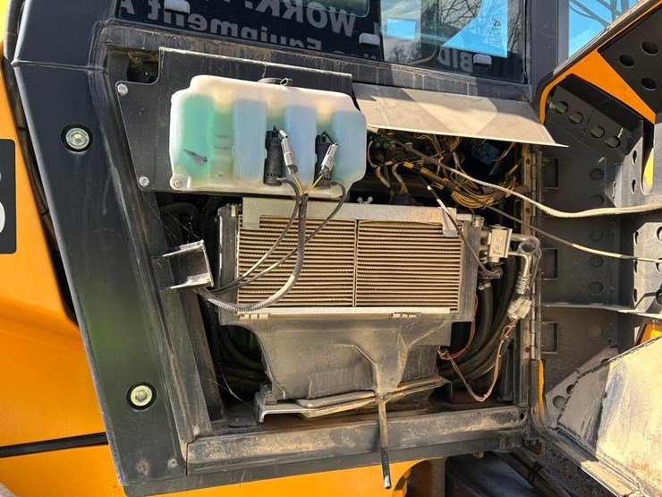 jcb-vm117-asphalt-roller-image-10