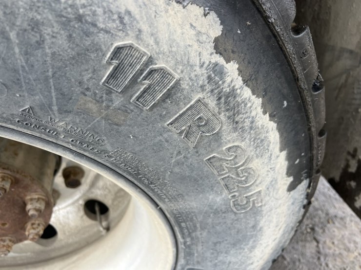 1998-peterbilt-330-image-17