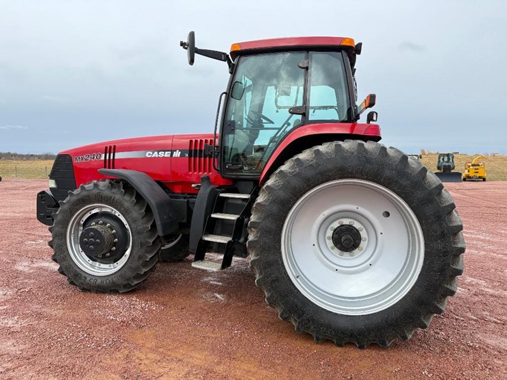 case-ih-mx240-image-4