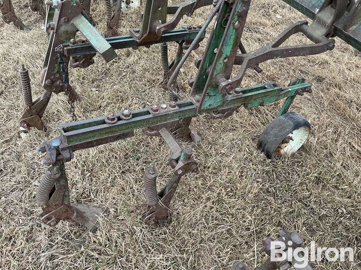 john-deere-front-mounted-cultivator-image-14