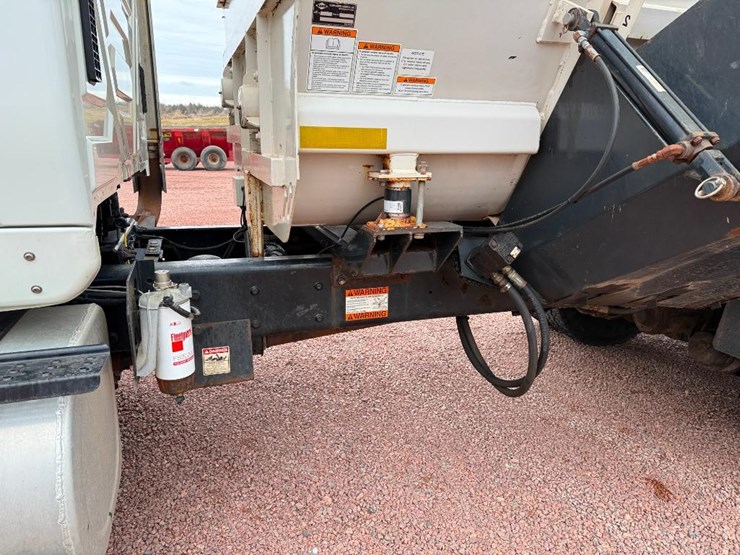 international-7600-image-30