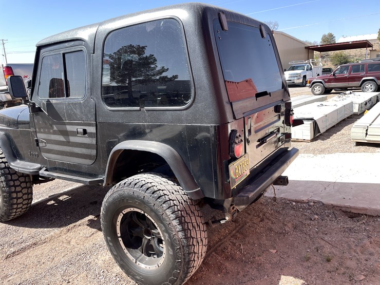 1994-jeep-wrangler-image-3