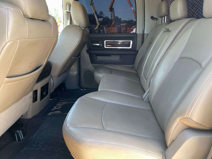 2010-dodge-ram-3500-image-14