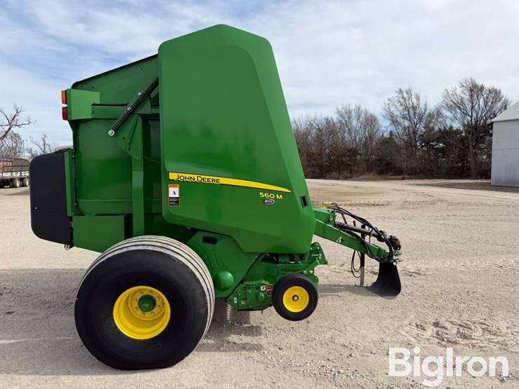 2023-john-deere-560m-image-4