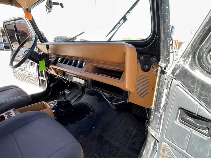 1994-jeep-wrangler-image-45