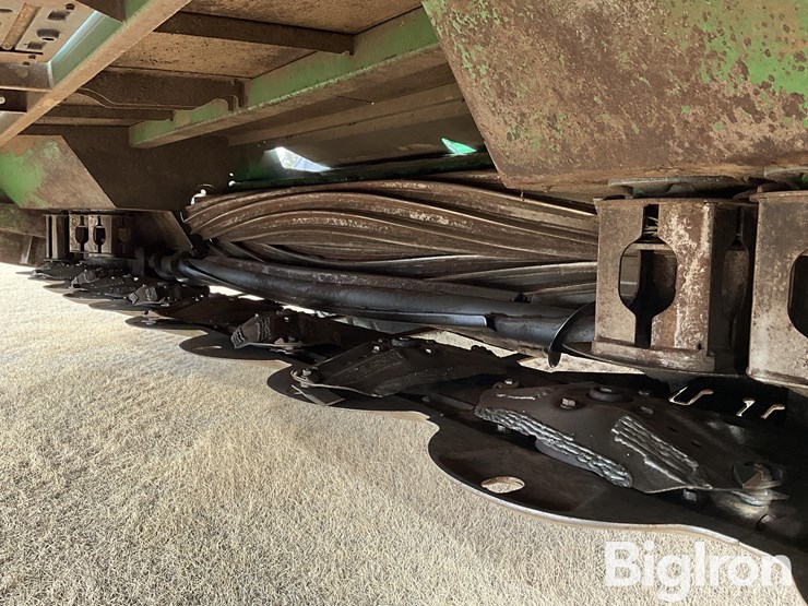 2017-john-deere-w235-image-13