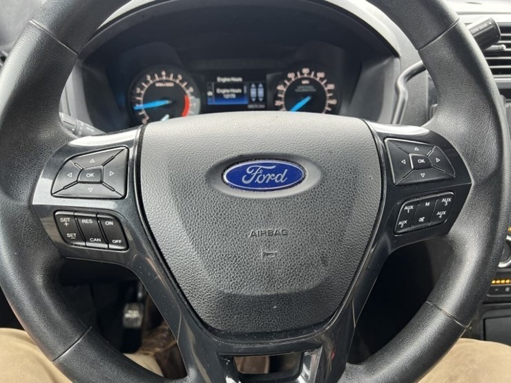 2018-ford-explorer-image-30