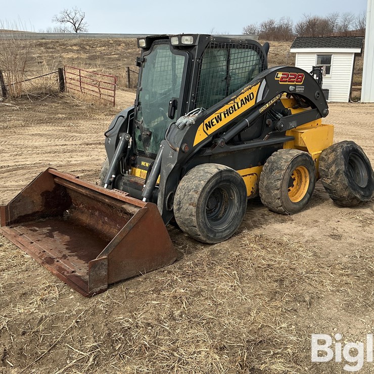 NEW HOLLAND L228
