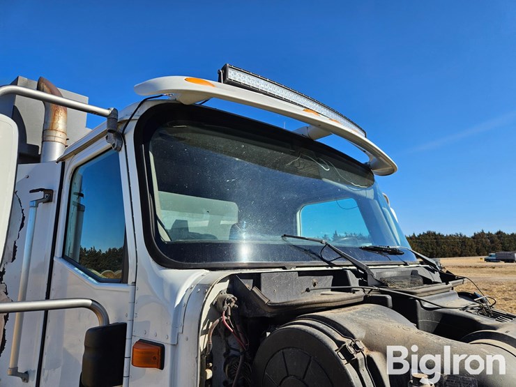 2000-international-9200i-image-13