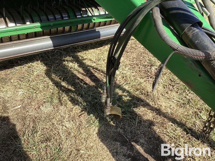 2010-john-deere-568-image-12