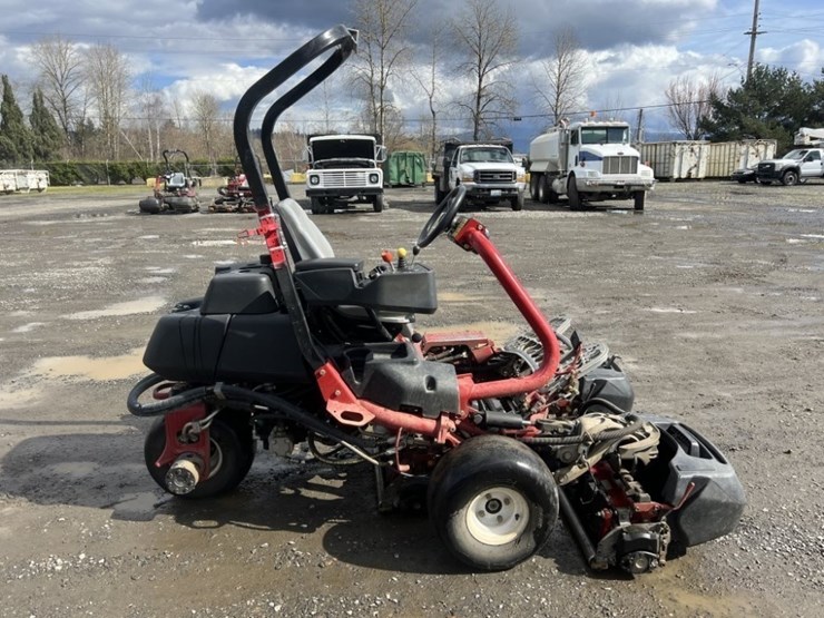 2014-toro-greensmaster-3320-triflex-traction-unit-image-3