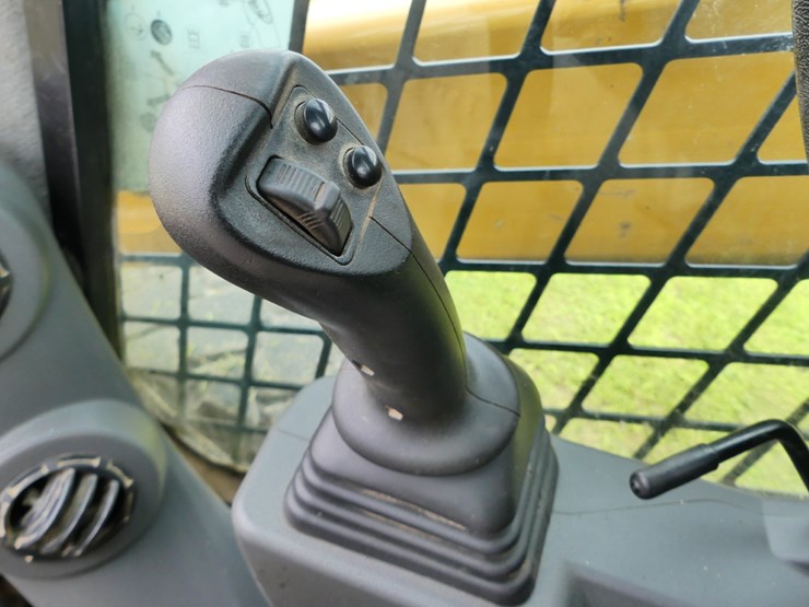 2022-caterpillar-262d3-image-12