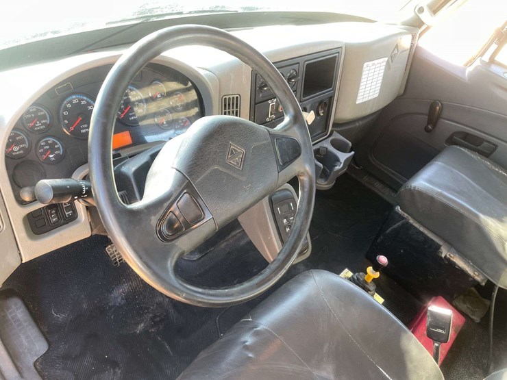 2013-international-durastar-4300-image-11