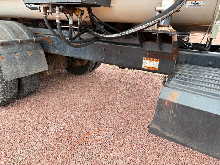 international-7600-image-19