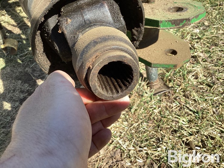 2010-john-deere-568-image-11