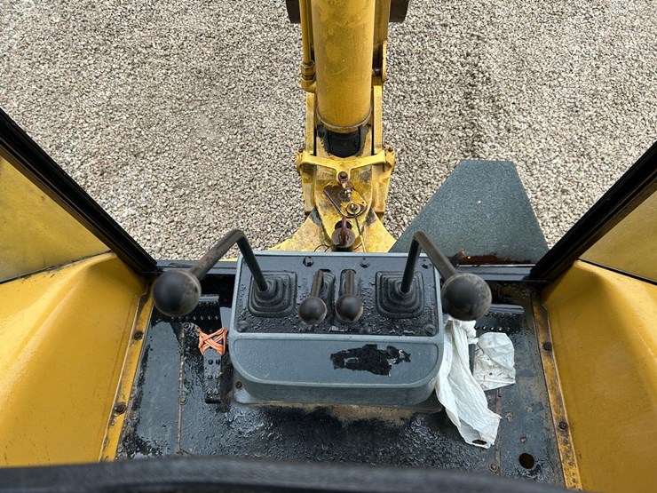 caterpillar-426c-image-22