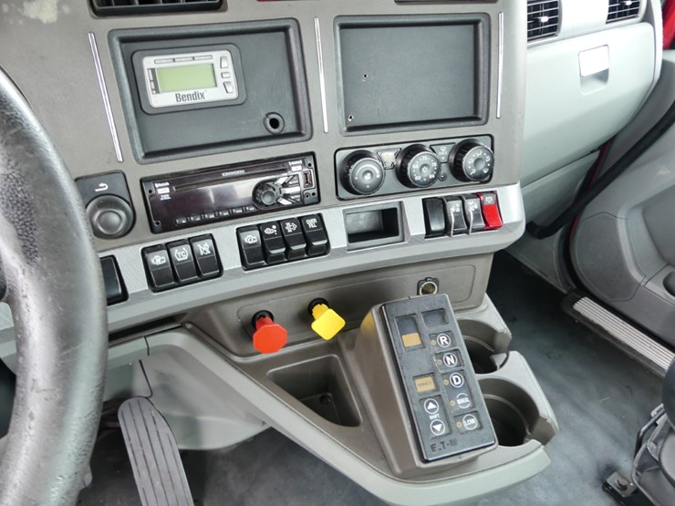 2018-kenworth-t680-image-13