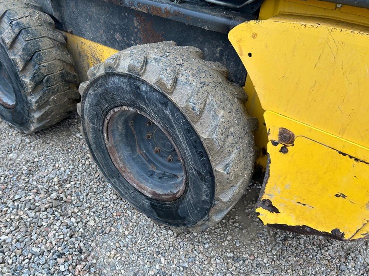 2023-new-holland-l318-image-15