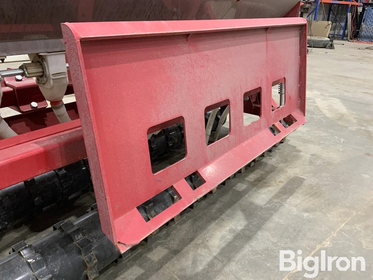 2025-massey-ferguson-730-image-18