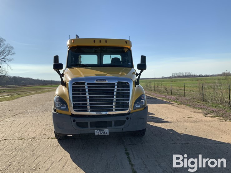 2016-freightliner-cascadia-125-image-2