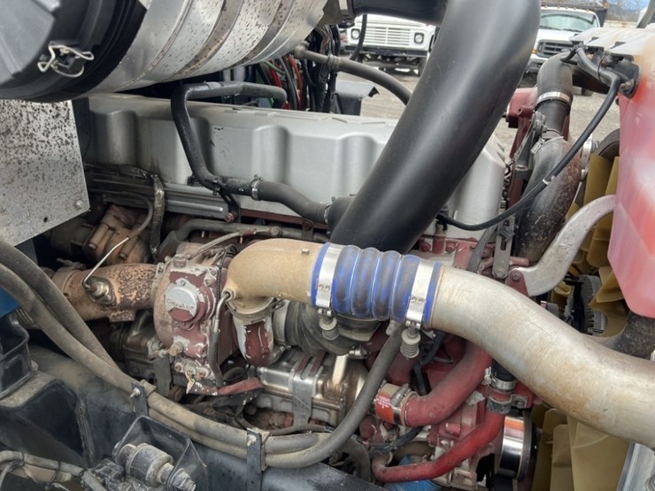 2017-mack-cxu613-tri-axle-truck-tractor-image-16