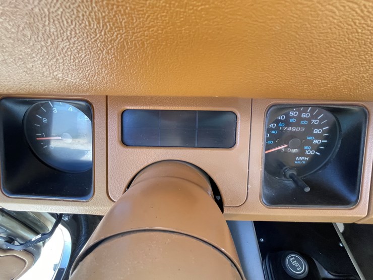 1993-jeep-wrangler-image-12