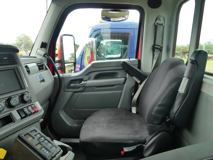 2017-kenworth-t680-image-11