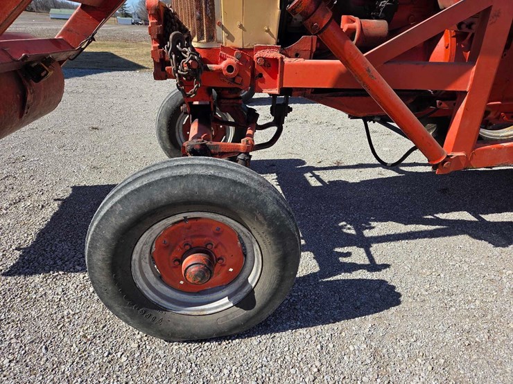 case-730-tractor-image-48