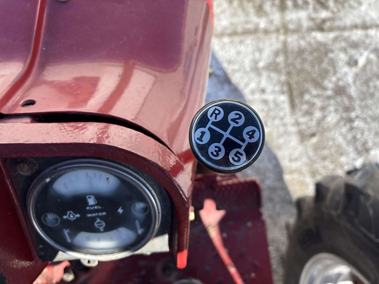 1974-farmall-666-gas-tractor-image-21