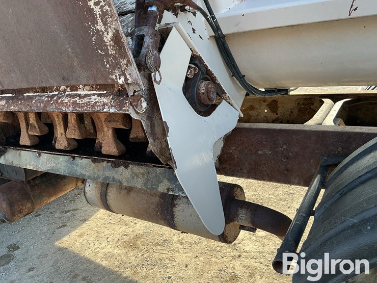 1994-international-2654-t/a-manure-spreader-truck-image-11