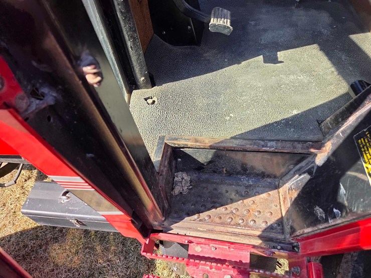 ih-5288-tractor-image-45