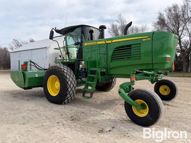 2021-john-deere-w235-image-7