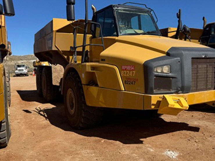 2012-caterpillar-740b-image-2