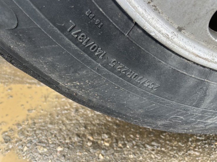 2017-mack-cxu613-tri-axle-truck-tractor-image-21