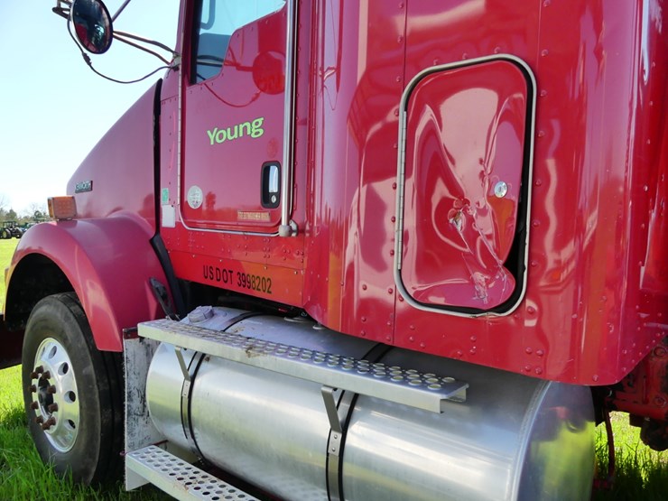 2012-kenworth-t800-image-8